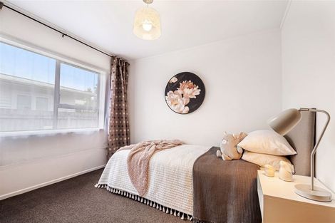 Photo of property in 1/10 Hillcrest Avenue, Hillcrest, Auckland, 0627