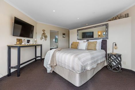 Photo of property in 22 Kinross Drive, Merrilands, New Plymouth, 4312