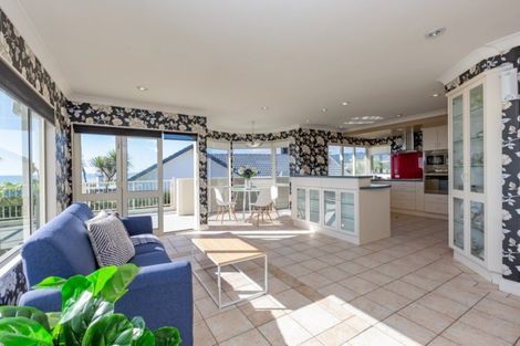 Photo of property in 22 Ara Kuaka, Waikanae Beach, Waikanae, 5036