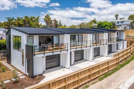 Photo of property in 52d Lauderdale Road, Birkdale, Auckland, 0626