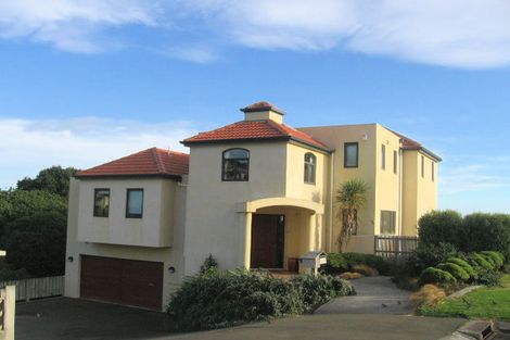 Photo of property in 11 Glengavel Grove, Papakowhai, Porirua, 5024