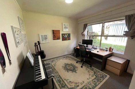 Photo of property in 1/48 Ravenwood Drive, Forrest Hill, Auckland, 0620