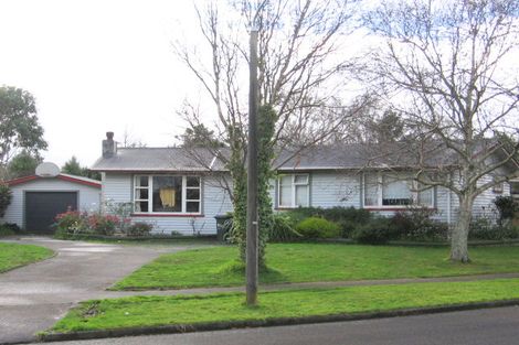 Photo of property in 11 Ruamahanga Crescent, Terrace End, Palmerston North, 4410