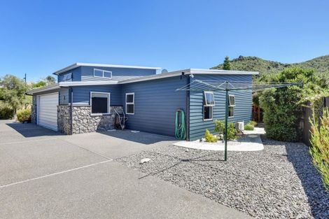 Photo of property in 15 Whitby Close, Waikawa, Picton, 7220