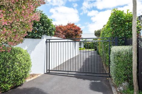 Photo of property in 2/10 Ladbrokes Place, Fendalton, Christchurch, 8052