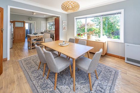 Photo of property in 2 Tarata Street, Saint Johns Hill, Whanganui, 4501