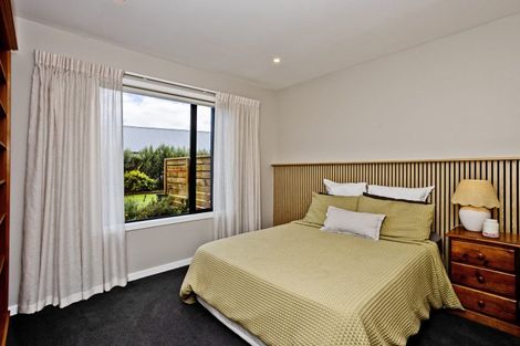 Photo of property in 22 Glenda Place, Seaward Bush, Invercargill, 9812