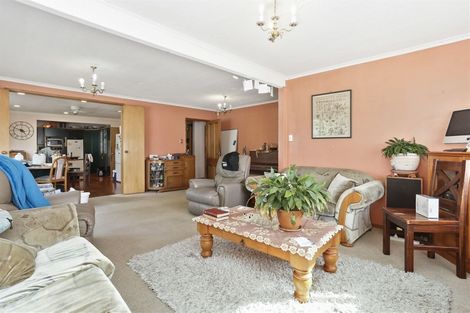 Photo of property in 37 Hobsonville Road, West Harbour, Auckland, 0618