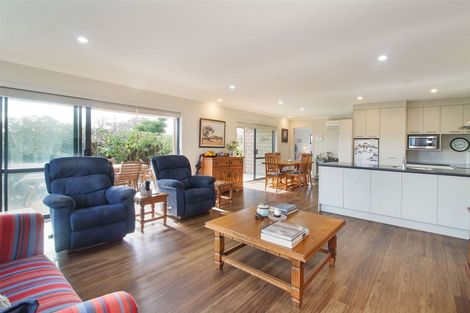 Photo of property in 7 Vela Place, Clarks Beach, 2122