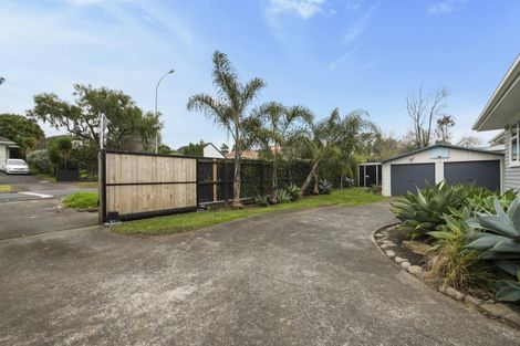 Photo of property in 44 Line Road, Glen Innes, Auckland, 1072