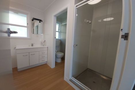 Photo of property in 98 Beazley Avenue, Paparangi, Wellington, 6037