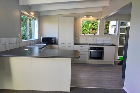 Photo of property in 5a Robert Street, Newlands, Wellington, 6037