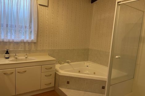 Photo of property in 17 Waller Avenue, Bucklands Beach, Auckland, 2012