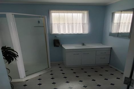 Photo of property in 20 Kelman Road, Kelston, Auckland, 0602