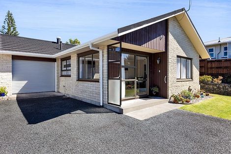 Photo of property in 98c Govett Avenue, Frankleigh Park, New Plymouth, 4310