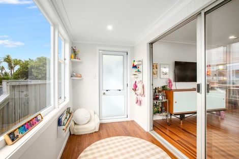 Photo of property in 23 Cara Crescent, Paparangi, Wellington, 6037