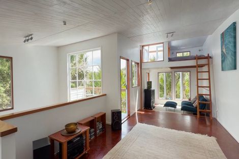 Photo of property in 17 Rayner Road, Piha, New Lynn, 0772