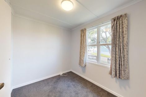 Photo of property in 21 Akaroa Drive, Maupuia, Wellington, 6022
