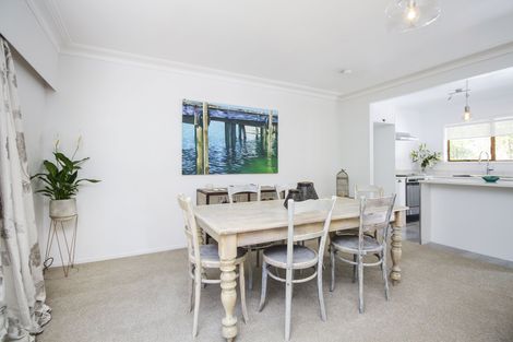 Photo of property in 174 Atkinson Road, Titirangi, Auckland, 0604