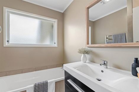 Photo of property in 11 Thackeray Place, Owhata, Rotorua, 3010