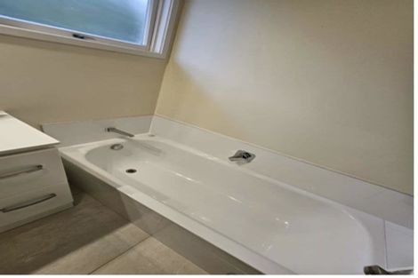 Photo of property in 1/15a Stanley Point Road, Stanley Point, Auckland, 0624