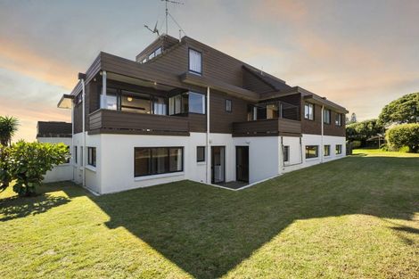 Photo of property in 76 Marine Parade, Mount Maunganui, 3116