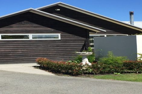 Photo of property in 52 Tarahunga Road, Levin, 5571