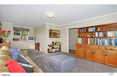 Photo of property in 4 Weatherly Road, Torbay, Auckland, 0630