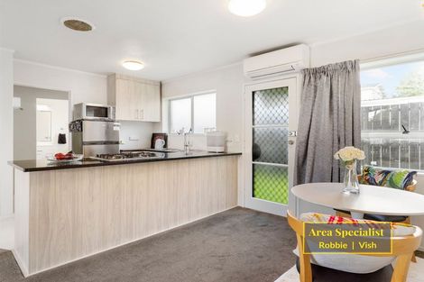 Photo of property in 2/94 Lynwood Road, New Lynn, Auckland, 0600