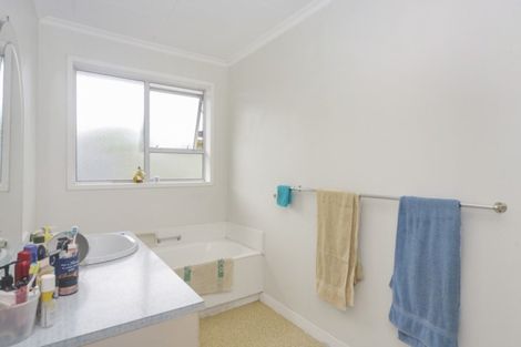 Photo of property in 8 Winiata Place, Otaki, 5512