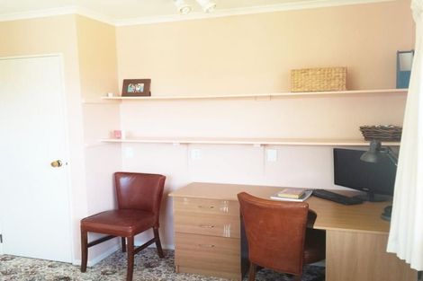 Photo of property in 4 Waiwera Place, Merrilands, New Plymouth, 4312