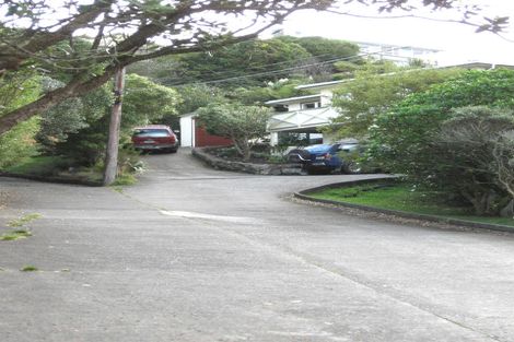 Photo of property in 23 Alwyn Place, Newlands, Wellington, 6037