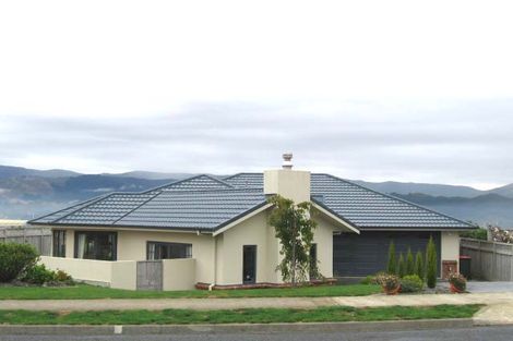 Photo of property in 5 Betty Watt Grove, Riverstone Terraces, Upper Hutt, 5018