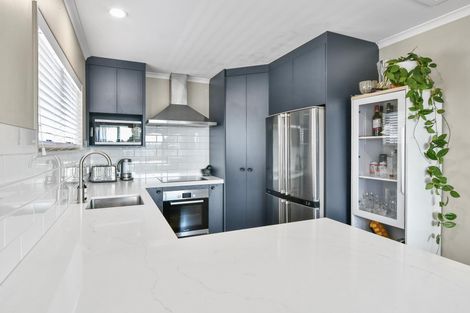 Photo of property in 11a Logan Place, Waiuku, 2123