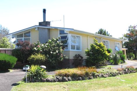 Photo of property in 68 Divich Avenue, Te Atatu South, Auckland, 0610