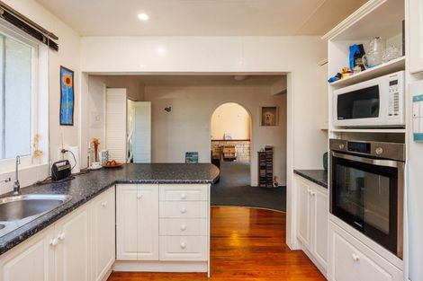 Photo of property in 76 Ruamahanga Crescent, Terrace End, Palmerston North, 4410