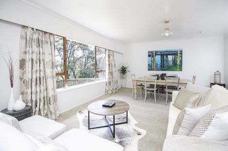 Photo of property in 174 Atkinson Road, Titirangi, Auckland, 0604