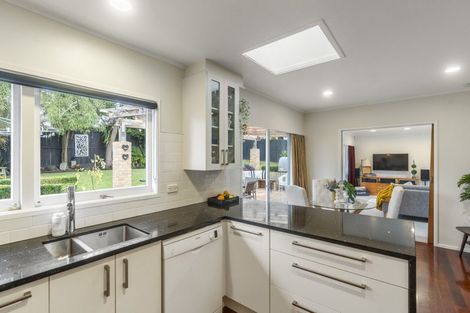 Photo of property in 28 Himalaya Drive, Half Moon Bay, Auckland, 2012