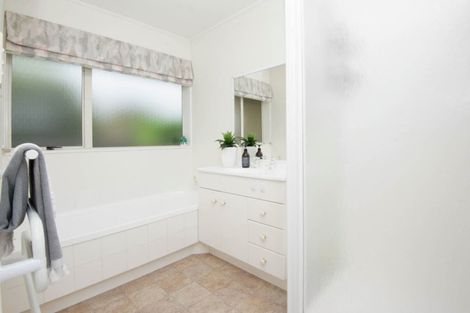 Photo of property in 2/39 Tarnica Road, Northpark, Auckland, 2013