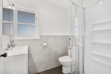 Photo of property in 20 Ward Crescent, Te Atatu Peninsula, Auckland, 0610