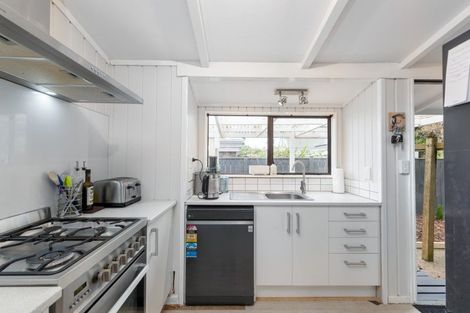 Photo of property in 9a Heretaunga Square, Silverstream, Upper Hutt, 5019