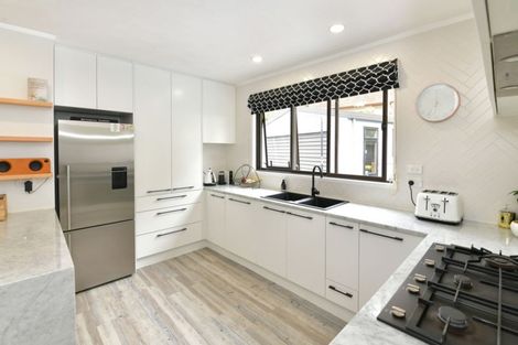 Photo of property in 1/14 Arkles Strand, Arkles Bay, Whangaparaoa, 0932