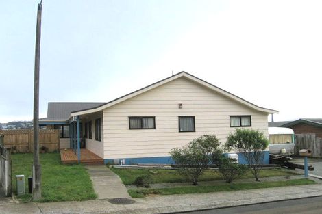 Photo of property in 9 Ted Gilberd Place, Newlands, Wellington, 6037