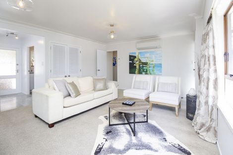 Photo of property in 174 Atkinson Road, Titirangi, Auckland, 0604