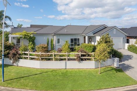 Photo of property in 18 Montia Close, Papamoa Beach, Papamoa, 3118