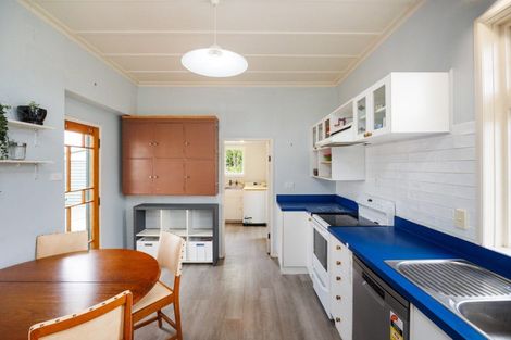 Photo of property in 27 Brightwater Terrace, Terrace End, Palmerston North, 4410