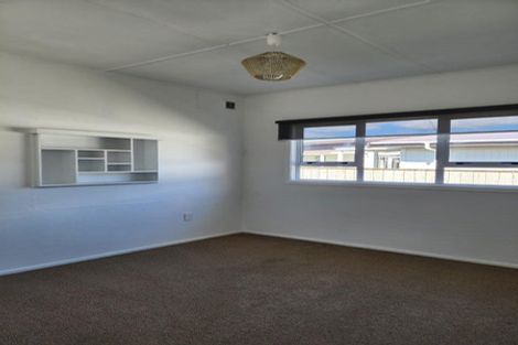 Photo of property in 464 South Road, Omata, New Plymouth, 4374