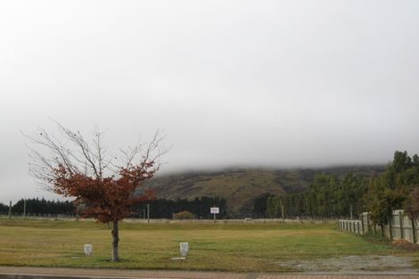 Photo of property in 17 Copper Beech Avenue, Frankton, Queenstown, 9300