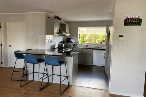 Photo of property in 22 Gosford Drive, Botany Downs, Auckland, 2010