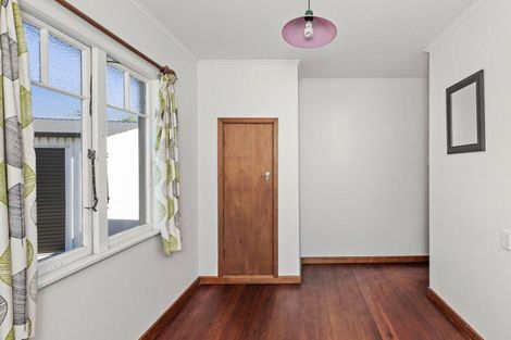 Photo of property in 33 Mill Road, Clive, 4102